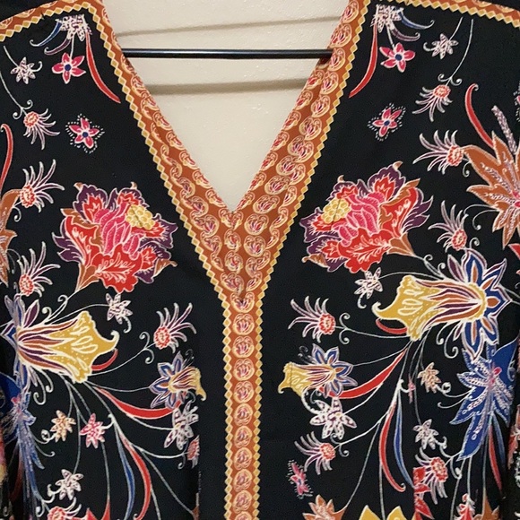 Lovely black colorful flowing top Long top & sleeves. Goes with everything SLIMG - Picture 2 of 3